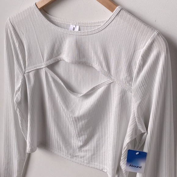 Abound Nordstrom Long Sleeve Cropped White Top Keyhole Front Cutout, Size 1X,NWT - Picture 4 of 8
